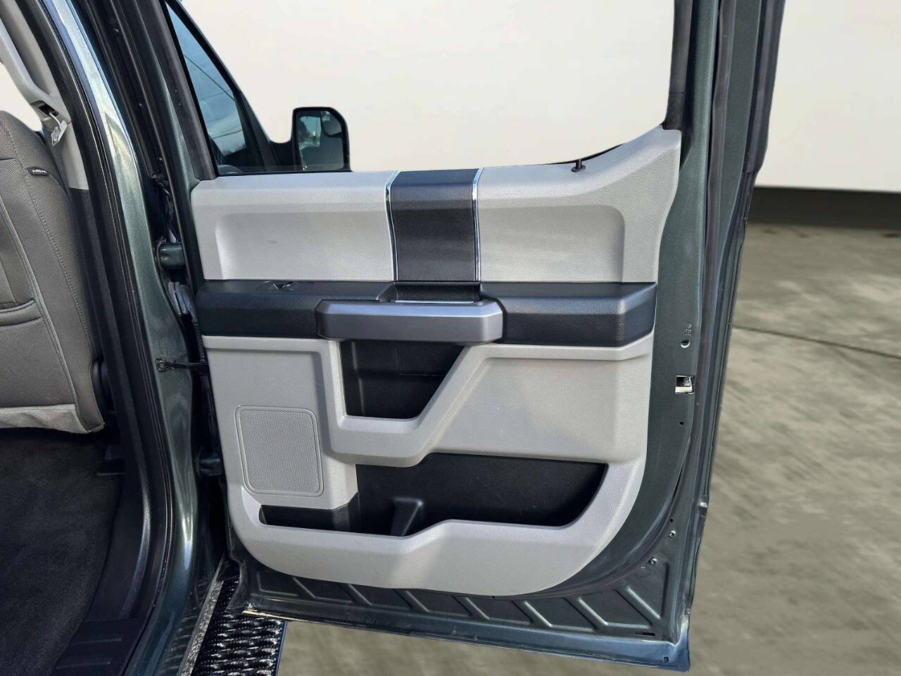 Used 2018 Ford F150 XLT AWD/4WD image 16