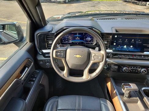 Used 2022 Chevrolet Silverado 1500 High Country w/ High Country Premium Package AWD/4WD image 14