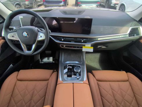 New 2026 BMW X7 xDrive40i w/ Premium Package AWD/4WD image 16