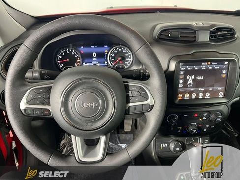 Used 2023 Jeep Renegade Latitude AWD/4WD image 16