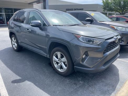 Used 2021 Toyota RAV4 XLE Premium AWD/4WD image 2