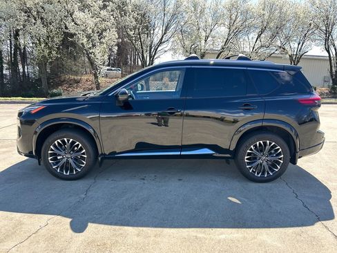 Used 2026 Nissan Rogue Platinum w/ Platinum Premium Package image 2