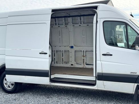 Used 2010 Freightliner Sprinter 2500 image 14