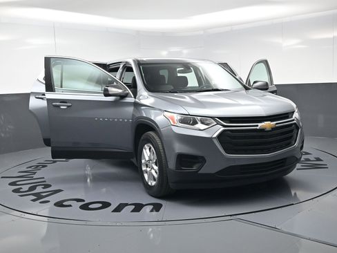 Used 2021 Chevrolet Traverse LS image 22