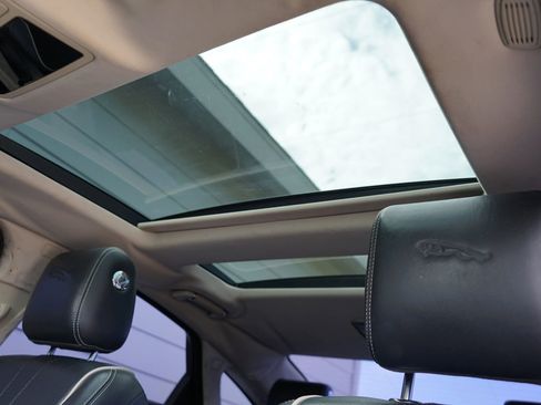 Used 2018 Jaguar XJ R-Sport image 19