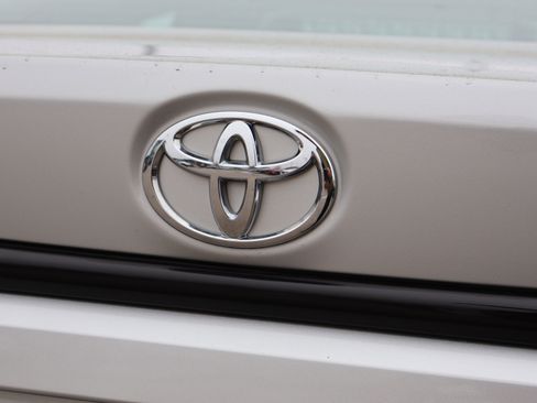 Used 2022 Toyota Corolla LE image 16