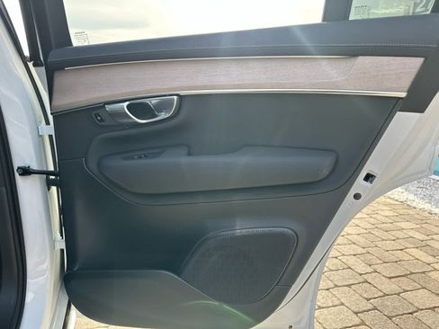 Used 2025 Volvo XC90 B6 Plus image 39