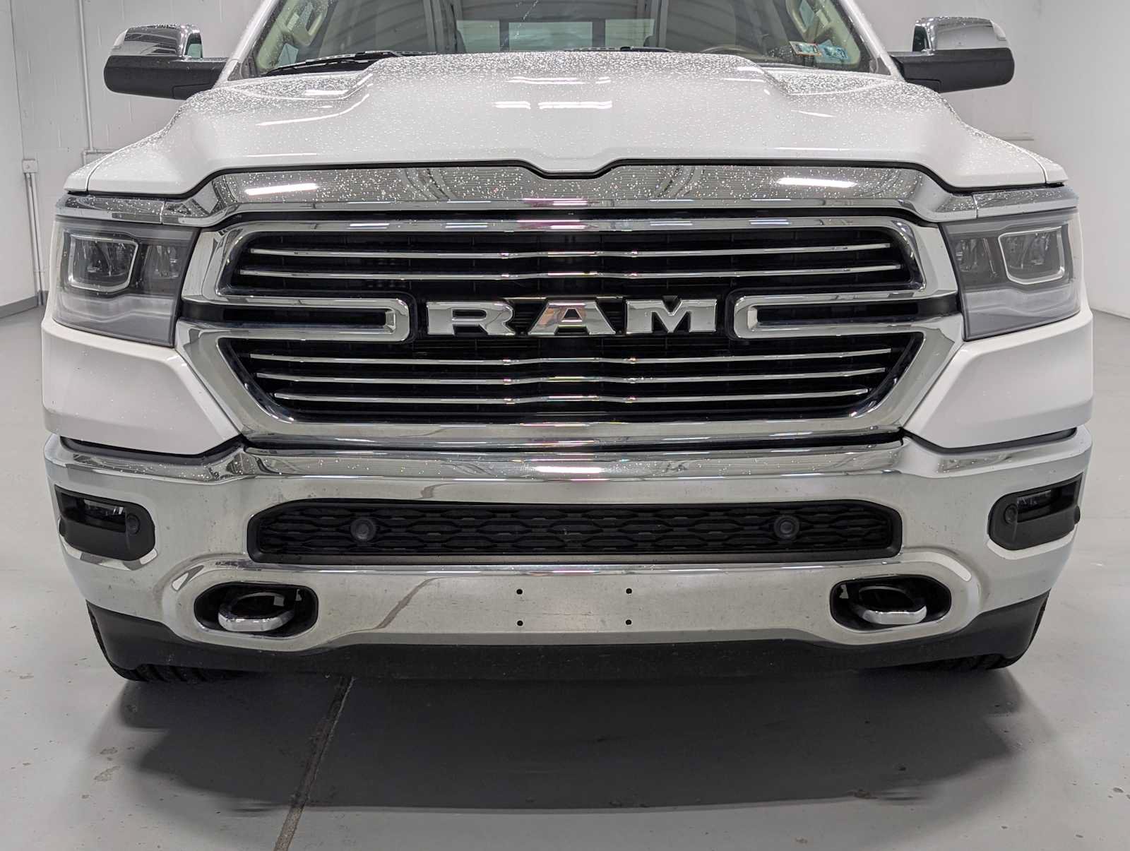 Used 2019 RAM 1500 Laramie AWD/4WD image 2