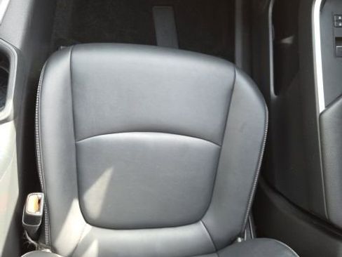 Used 2022 Toyota RAV4 XLE Premium image 19