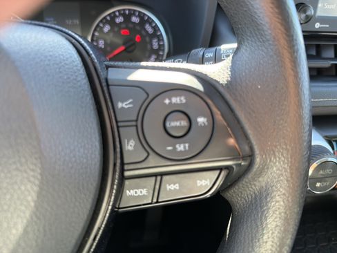 Used 2021 Toyota RAV4 XLE image 10