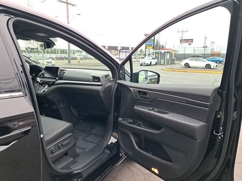 Used 2025 Honda Odyssey Sport-L image 16