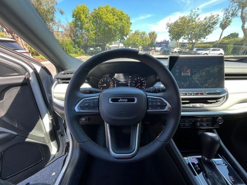 Used 2025 Jeep Compass Limited AWD/4WD image 35
