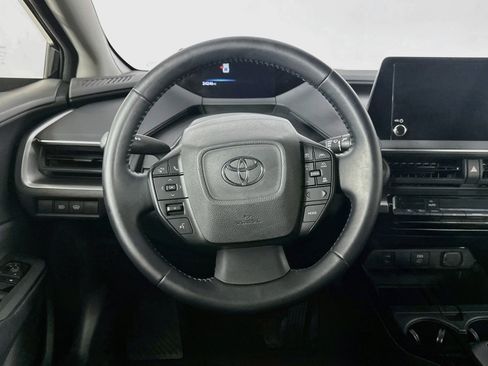 Used 2025 Toyota Prius LE FWD image 18