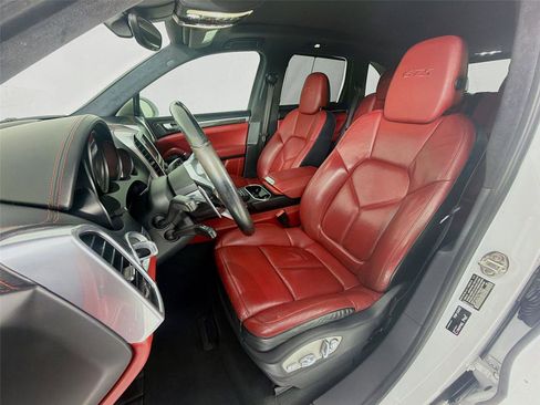 Used 2016 Porsche Cayenne GTS AWD/4WD image 5