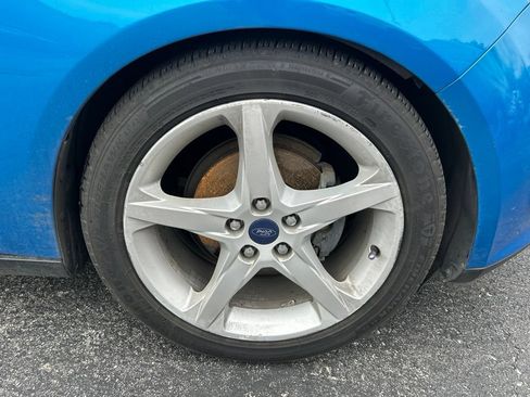 Used 2013 Ford Focus Titanium w/ Titanium Handling Pkg FWD image 9