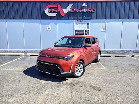 Used 2023 Kia Soul LX w/ Option Group 015 FWD image 1