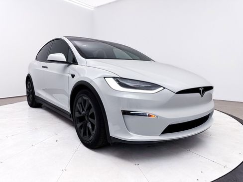 Used 2022 Tesla Model X image 11
