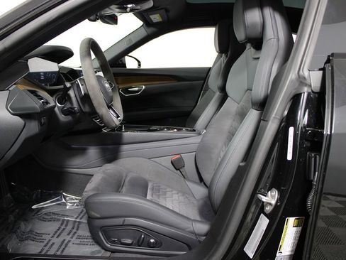 Used 2024 Audi e-tron GT Premium Plus image 8