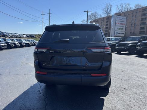 Certified 2025 Jeep Grand Cherokee L Limited w/ Black Appearance Package AWD/4WD image 5