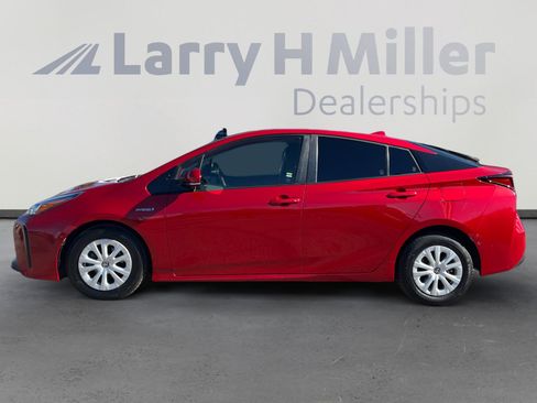Used 2019 Toyota Prius image 2