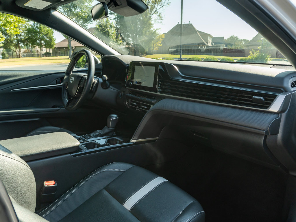 Used 2025 Toyota Camry SE FWD image 19