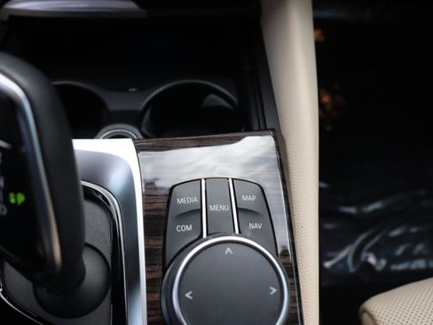 Certified 2023 BMW 530e w/ Convenience Package image 24