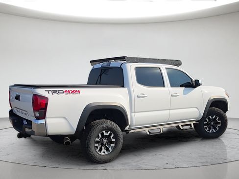 Used 2018 Toyota Tacoma TRD Off-Road AWD/4WD image 6