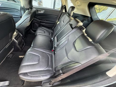 Used 2018 Ford Edge Titanium w/ Equipment Group 302A AWD/4WD image 11