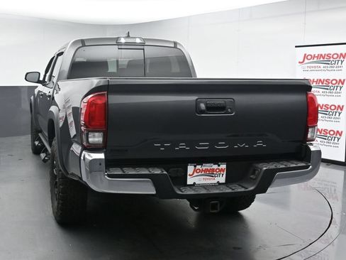 Used 2019 Toyota Tacoma TRD Off-Road AWD/4WD image 6