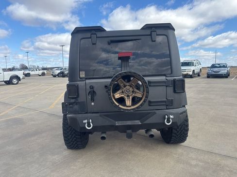 Used 2017 Jeep Wrangler Unlimited Rubicon w/ Cold Weather Group image 4