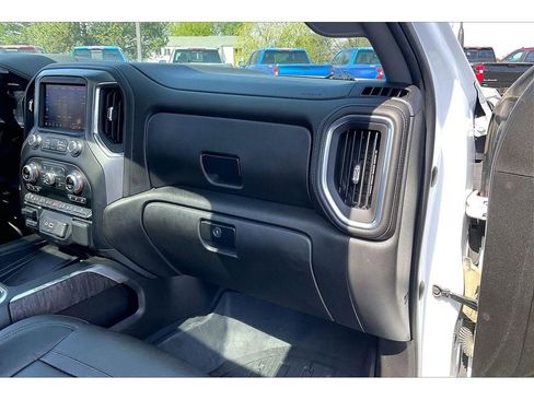 Used 2022 GMC Sierra 3500 Denali w/ Denali Ultimate Package AWD/4WD image 18