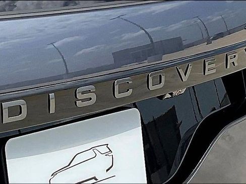 New 2025 Land Rover Discovery Dynamic SE image 9