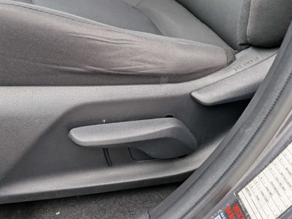 Used 2021 Toyota RAV4 LE FWD image 19