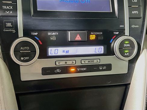 Used 2012 Toyota Camry XLE FWD image 26