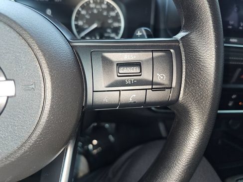 Used 2024 Nissan Rogue S AWD/4WD image 18