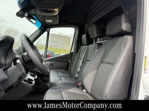 Used 2026 Mercedes-Benz Sprinter 2500 image 12