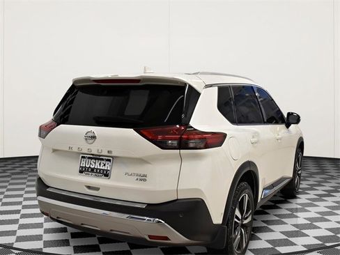 Used 2021 Nissan Rogue Platinum image 4