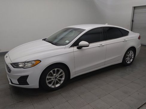 Used 2020 Ford Fusion SE FWD image 2