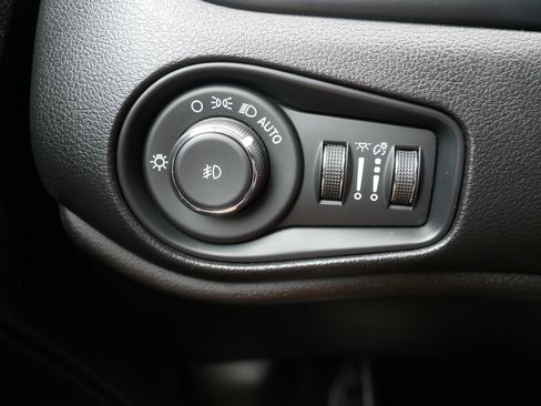 Used 2020 Jeep Renegade Altitude AWD/4WD image 26