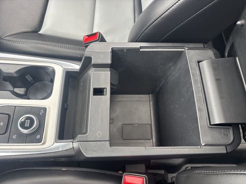 Certified 2023 Ford Explorer XLT w/ Equipment Group 202A AWD/4WD image 31