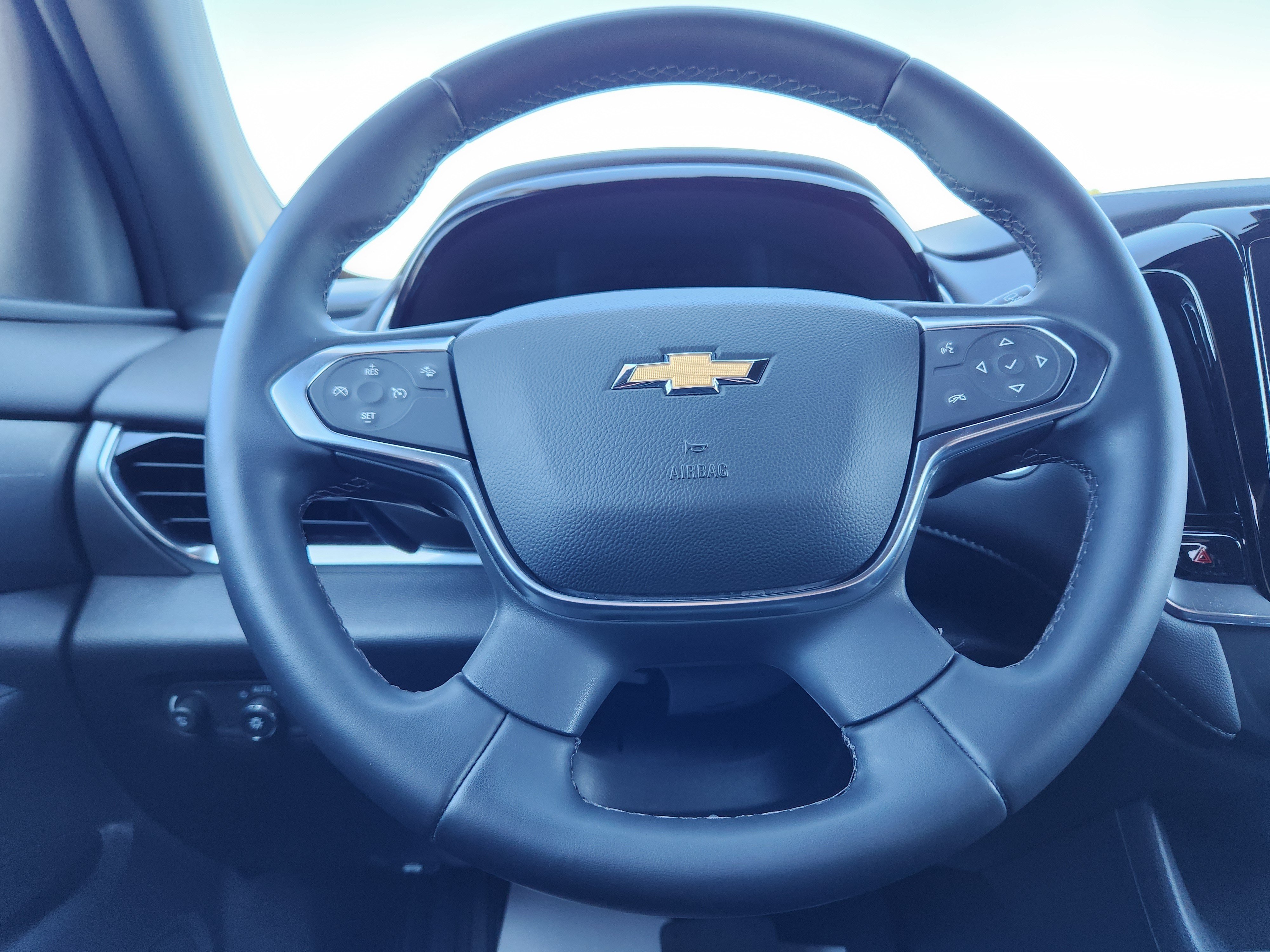 Used 2023 Chevrolet Traverse LT FWD image 22