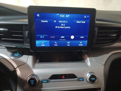 Used 2020 Ford Explorer XLT w/ Comfort Package image 12