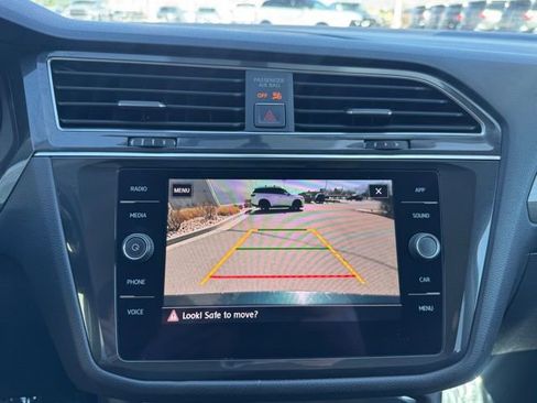 Used 2018 Volkswagen Tiguan SE image 11