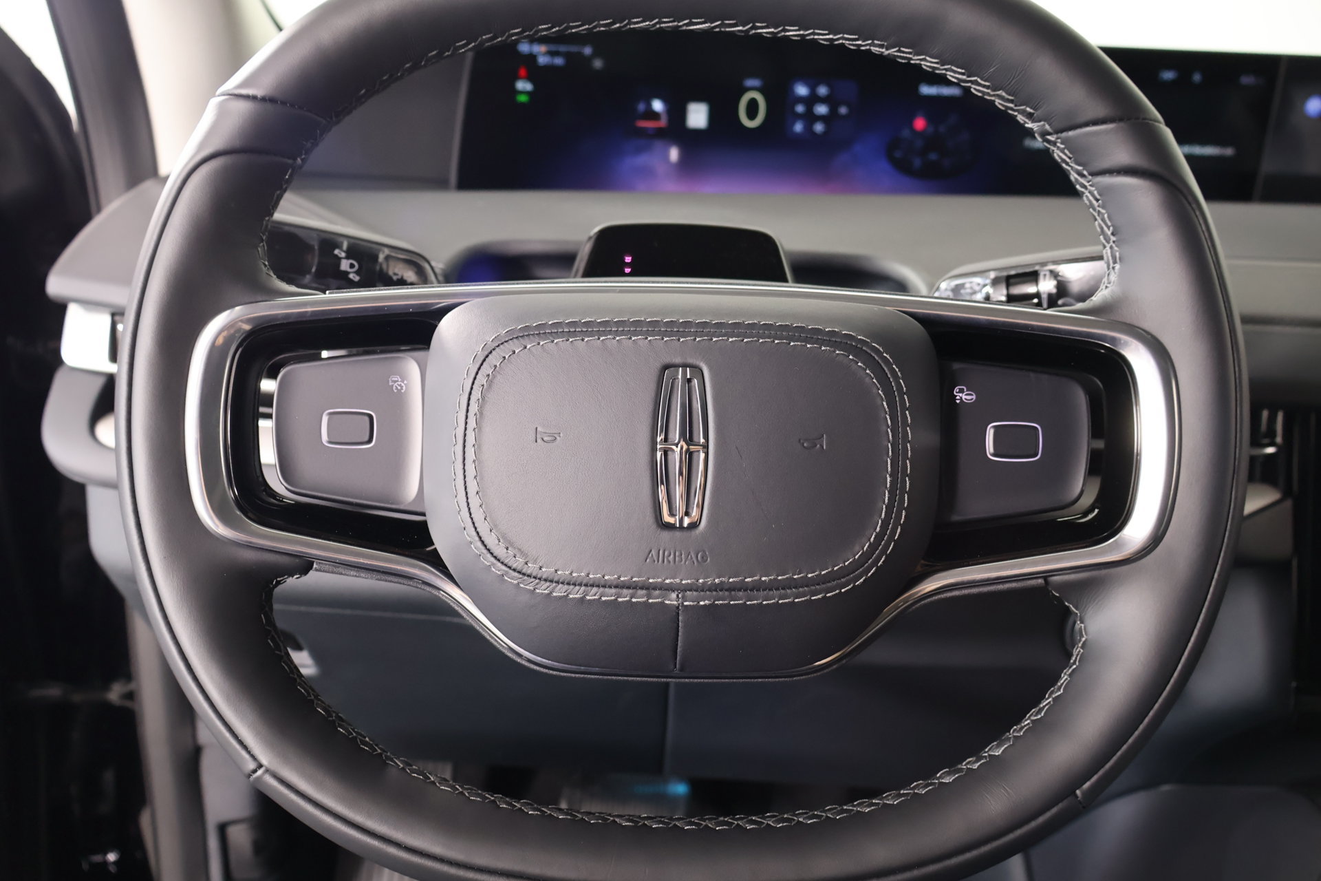 New 2026 Lincoln Navigator Premiere AWD/4WD image 3