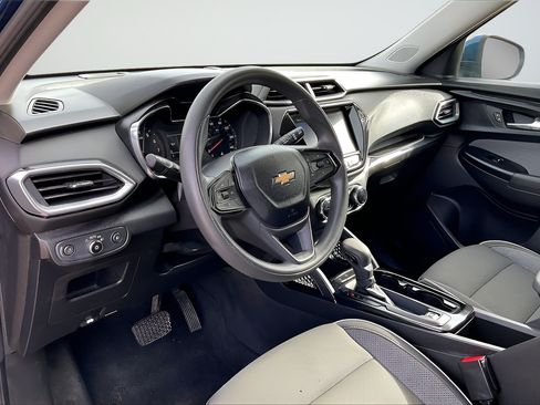 Used 2021 Chevrolet TrailBlazer LT w/ Convenience Package FWD image 10