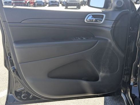 Used 2021 Jeep Grand Cherokee Laredo X image 9