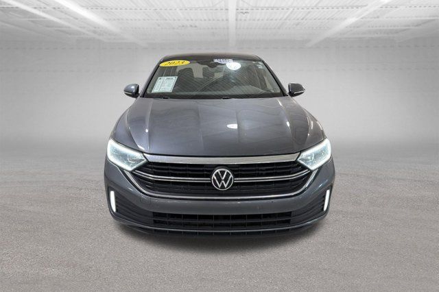 Used 2023 Volkswagen Jetta SEL FWD image 2