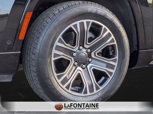 Used 2024 Jeep Wagoneer Series II w/ Flexible Seating Group image 33