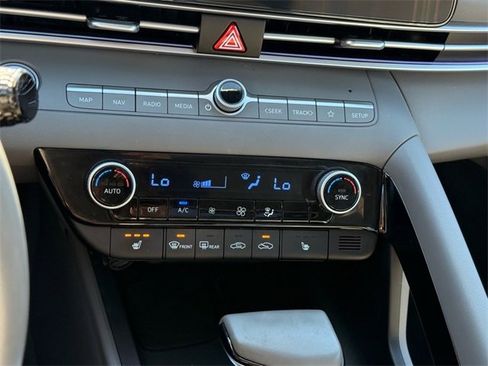 Used 2024 Hyundai Elantra SEL w/ Convenience Package image 17