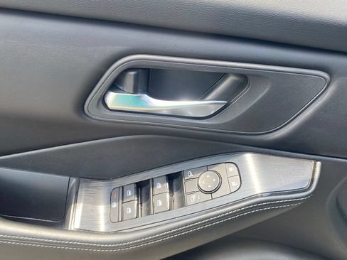 Used 2025 Nissan Rogue SV FWD image 21